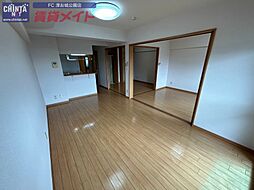 ラフィネ上浜 4階3LDKのリビング/ダイニング