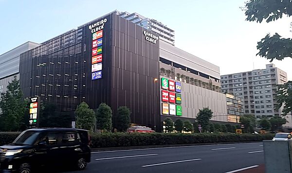 JR亀戸駅の東口改札から直結していて、アクセスがとても便利です。雨の日でも濡れずに買い物に行くことが出来ます。