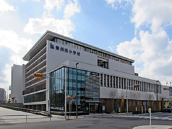 区内に在住、在勤、在学されている方に、プール・トレーニング室を開放しております。利用には登録が必要になります。