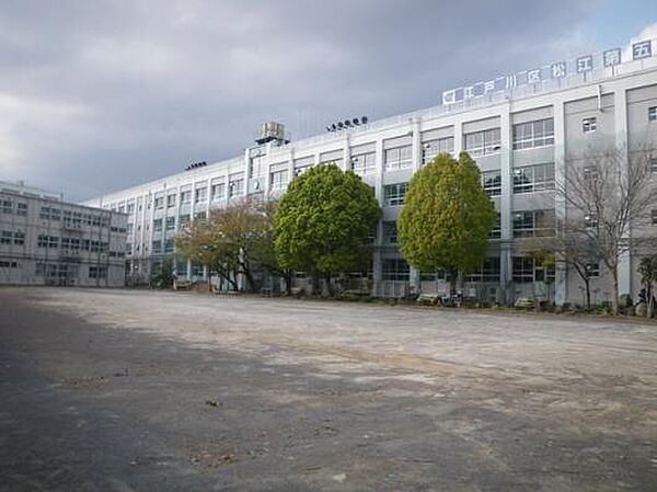 もう卒業したが本当に良い中学校だったと思う。良かった以外のなんの言葉も見当たらない。今も大好きです。