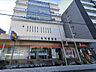周辺：郵便窓口、貯金窓口、保険窓口、ゆうゆう窓口、ATMの取り扱いがあります。駐車場があります。