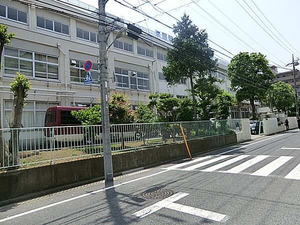 部活動も盛んで、特に運動会のラジオ体操や、ソーラン節や、組体操がいい