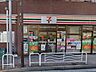 周辺：店内は広く、綺麗です。