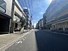 外観：前面道路含む現地外観