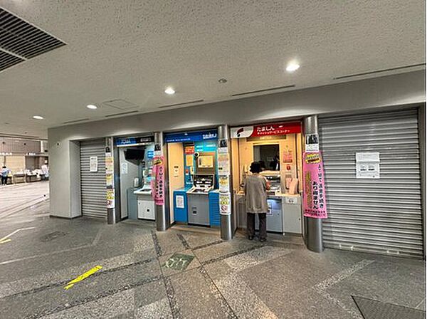 多摩信用金庫 ATM 昭島市役所内出張所まで450m 徒歩6分。ATM利用時間は平日9:00～18:00(土日祝および市役所閉庁日を除く)。昭島市役所1階にATMコーナーが設けられています。