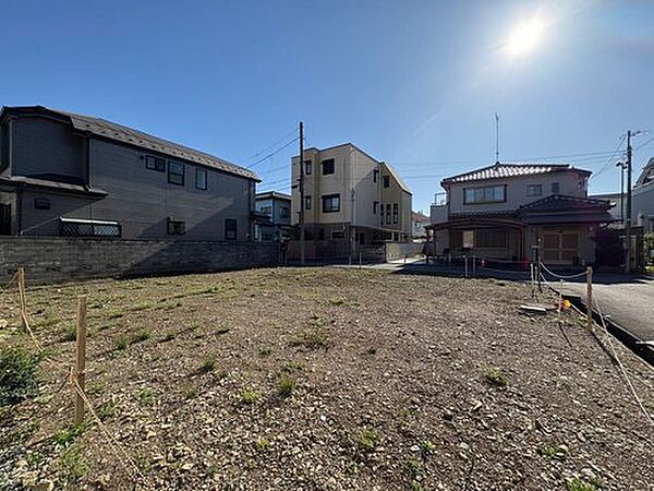 【前面道路含む現地写真】JR中央線「西八王子」駅 徒歩14分。多種多様の要望に応える、理想の住まいづくり。品と質を兼ね備えた上質なライフスタイルへご案内いたします。