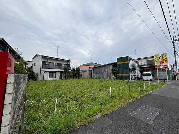 【前面道路を含む現地写真】保育園や小・中学校が徒歩圏内に点在。幅広い世帯に寄り添う住環境です。