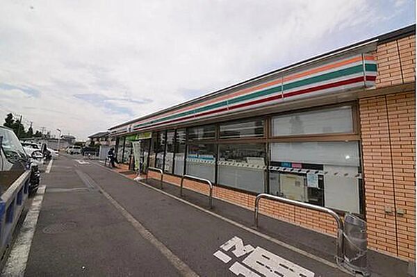 セブンイレブン昭島福島町1丁目店まで約450m 徒歩6分。飲料水・お菓子・惣菜・日用品等の取り扱いがあるコンビニエンスストア。お買い物のほか、コンビニ決済のお支払いなどがご利用いただけます。駐車場有。
