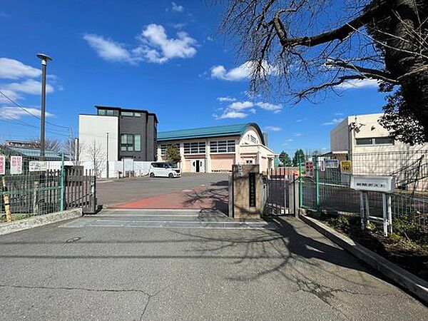八王子市立第六中学校まで約345m 徒歩5分。「知」・「徳」・「体」・「責」の更なる向上を教育目標として目指し、教育活動を展開しています。