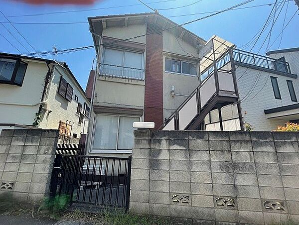 近くにコンビニやスーパーもあり快適な生活環境です。