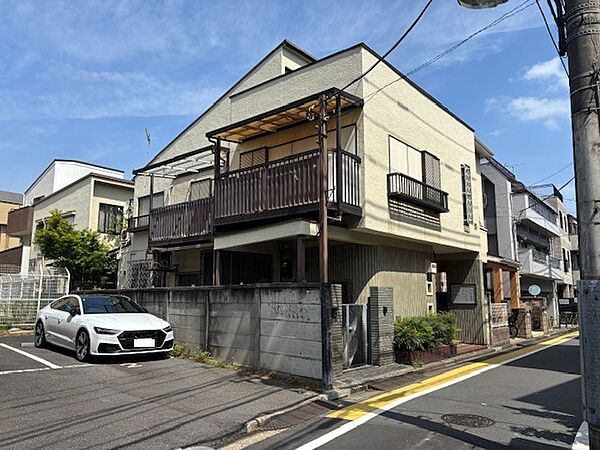 北池袋駅徒歩6分、池袋駅へも徒歩圏内です。