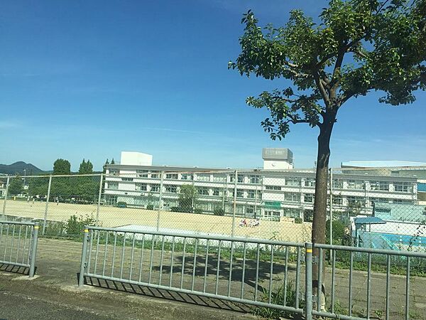 陽明小学校まで960ｍ