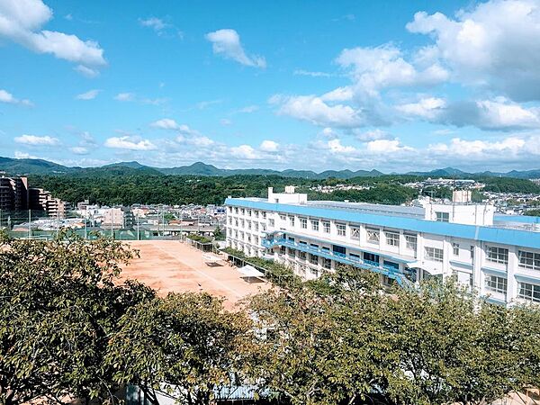 東谷中学校まで約1380ｍ