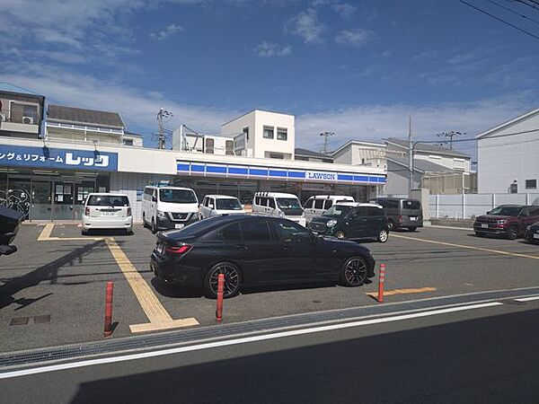 ローソン神戸霞ケ丘四丁目店 徒歩2分。 160m