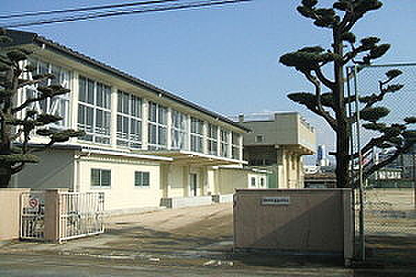 画像20:【中学校】福山市立鷹取中学校まで374ｍ