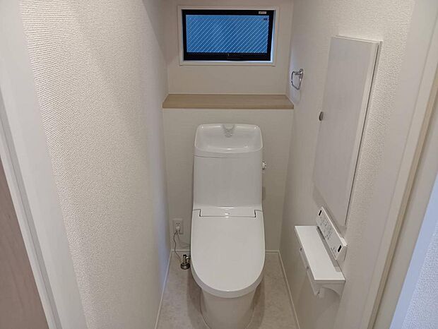 1階・2階に温水洗浄便座機能付きトイレ