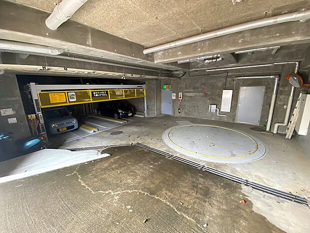 【駐車場】地下1階に機械式の駐車場がございます。