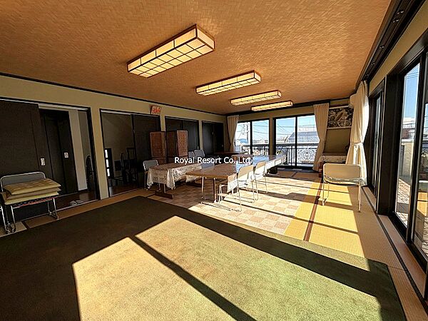 【宴会場完備】40.09m2（27畳）の和室宴会場。奥には水屋もあります。