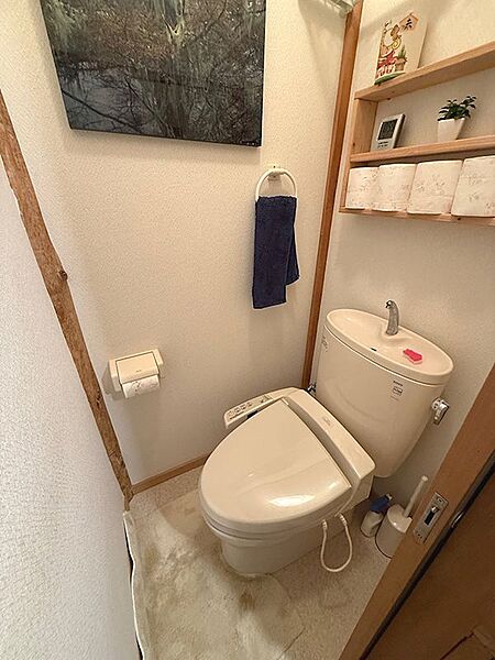 1階に降りて左手にはお手洗いがございます。