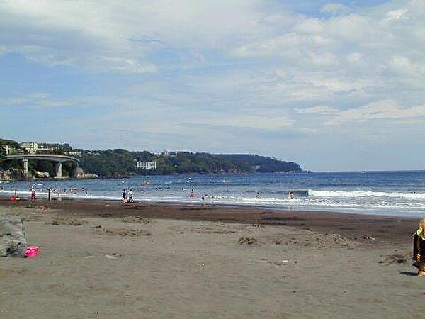 【周辺施設】湯河原町内にある吉浜海岸です。年中サーファーのいるサーフィンのメッカです。