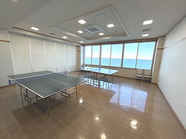 卓球台。どこか懐かしいですが、一勝負したくなります。