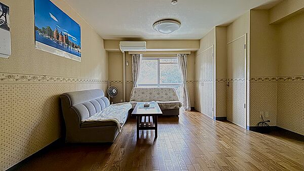 お部屋は可愛らしいコンパクトなワンルームです。