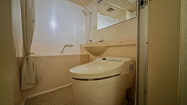三点ユニットです。トイレは交換されております。