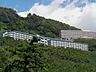 外観：【外観】高台に建つ建物の外観です。