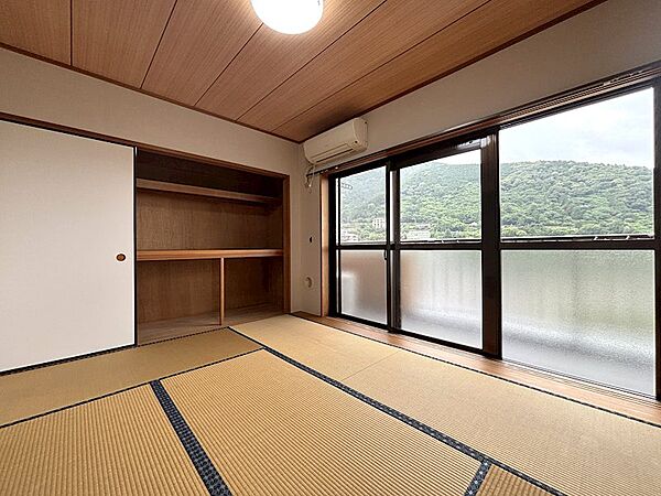 【和室】対象住戸のご紹介です。約6畳の和室部分。