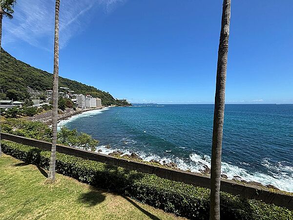 眼下に広がる相模湾は時間と共に景色が変わる魅力があります。