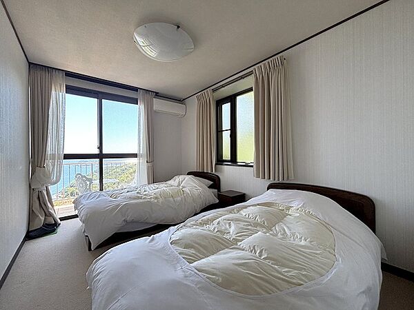 【4階洋室（1）】4階部分には洋室が3部屋ございます。