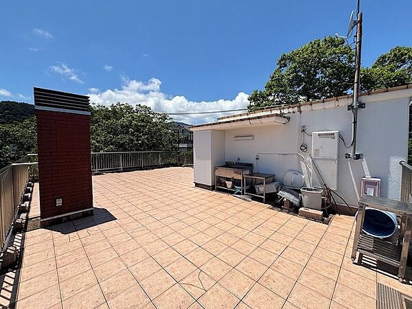【屋上】水栓が付いておりBBQ等する際も便利です。