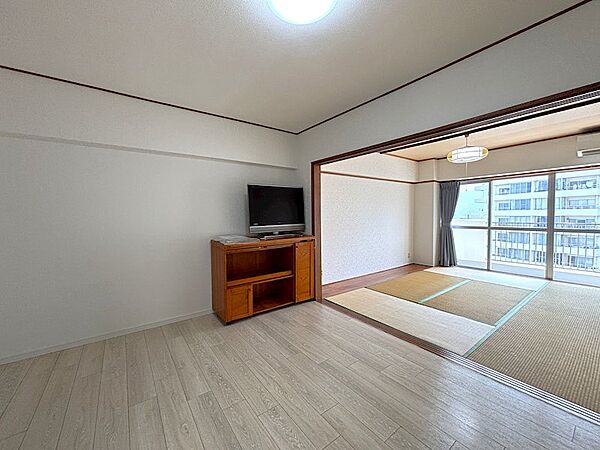 対象住戸のご紹介です。こちらはダイニング部分。コンディション良好です。
