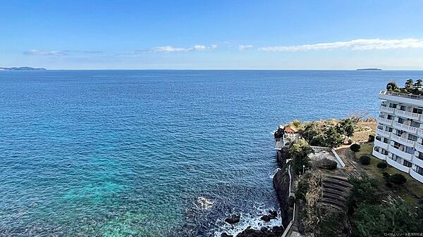 ラウンジテラス席からの眺望です。もちろん、お部屋からも海はご覧いただけます。