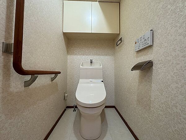 トイレ部分にも手摺を設置されました。