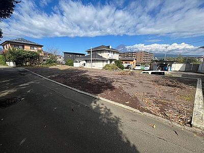 外観：敷地から富士山が見えます。