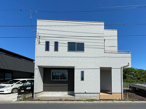 太陽に愛された邸は、陽当り・通風に優れた魅力的で快適さを追求した新築戸建でした。ここに住むからこそ意味がある。そんな特別感に浸りながら、毎日をお過ごしして欲しいです。