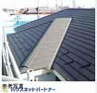 屋根には重さが陶器瓦の約1/2以下の、カラーベストを採用、屋根を軽くすることで地震時の建物の揺れを軽減することができ、住宅の耐久性も向上します。