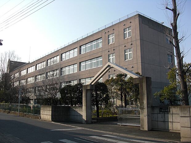 周辺環境-中学校(550m)八潮市立八潮中学校