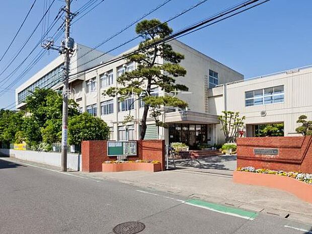 周辺環境-中学校(1900m)戸塚中学校