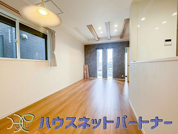 通風・採光に優れ、心地よい光と風が溢れています。 贅沢で豊かな居住性と、プライドを満たすクオリティが見事に調和した住空間。新築ならではの快適なひとときをご体感頂ける筈です。