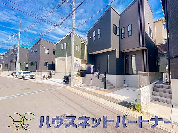 前面道路でお車を駐車するのも楽々。