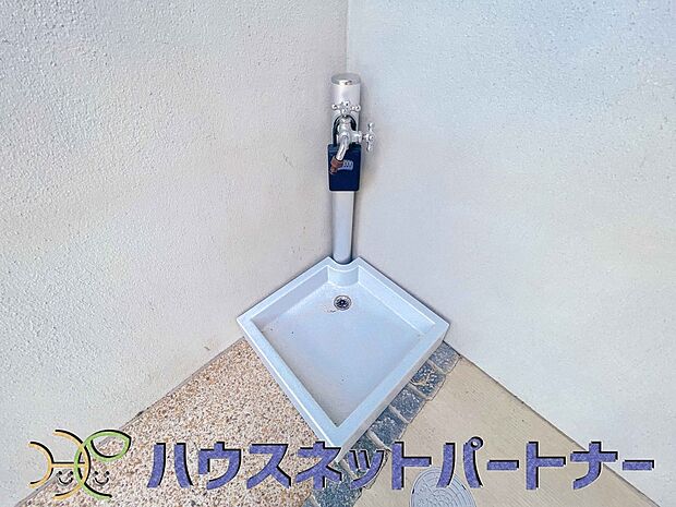 外水栓。お庭への水撒きや車の洗車、家の外壁の掃除などに利用できる、あると便利な外水栓。