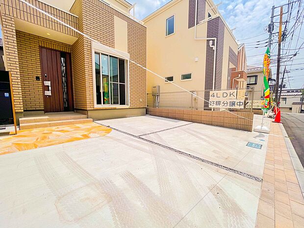 駐車場がある戸建を持つ最大のメリットは、駐車場代金を支払い続ける必要がないことです。賃貸住宅に住んでいる方が、戸建の購入を考えるきっかけに挙げることが多いようです。