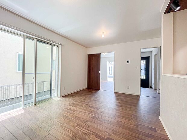 家族の温かさと陽光の暖かさ、楽しい毎日と明るい未来を予感させる「空間が織り成すひとつ先の住み心地」を演出します。