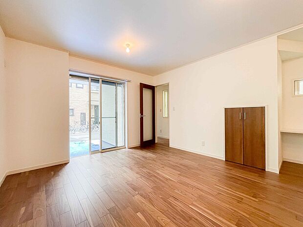 インテリアショップで見掛けた「あの家具」も置ける、ゆったりとした空間。時に広さが上質な寛ぎの時間になる事も。