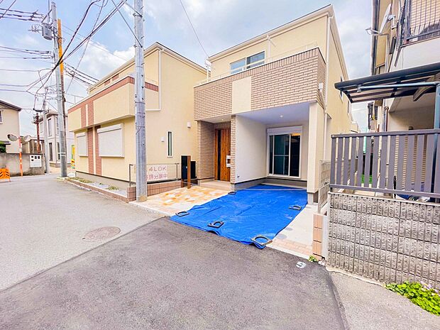 前面道路でお車を駐車するのも楽々。