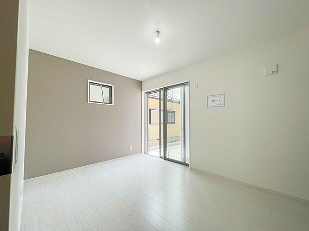 陽射しがぽかぽかと差し込むお部屋は湿気やカビの心配も減るので快適に過ごせます。