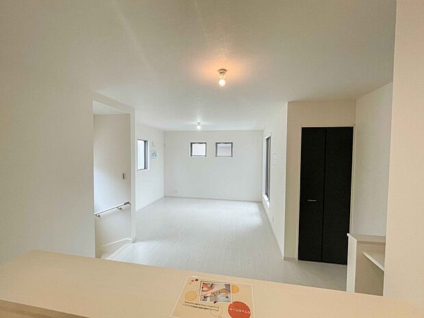 家族の様子を見ながらキッチンでお料理。一日の出来事を会話しながらの家事は嬉しいコミュニケーション。