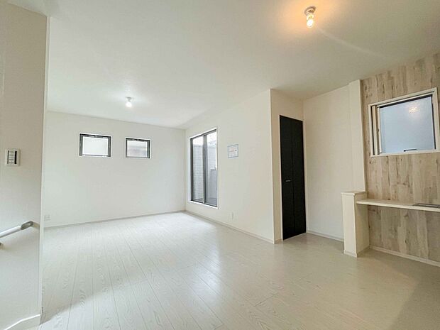 明るく開放的なダイニング。家族とのコミュニケーションが取りやすく、みんなの笑顔が溢れます